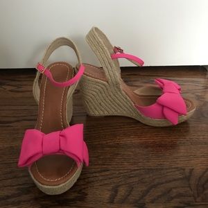 Kate Spade pink bow wedges